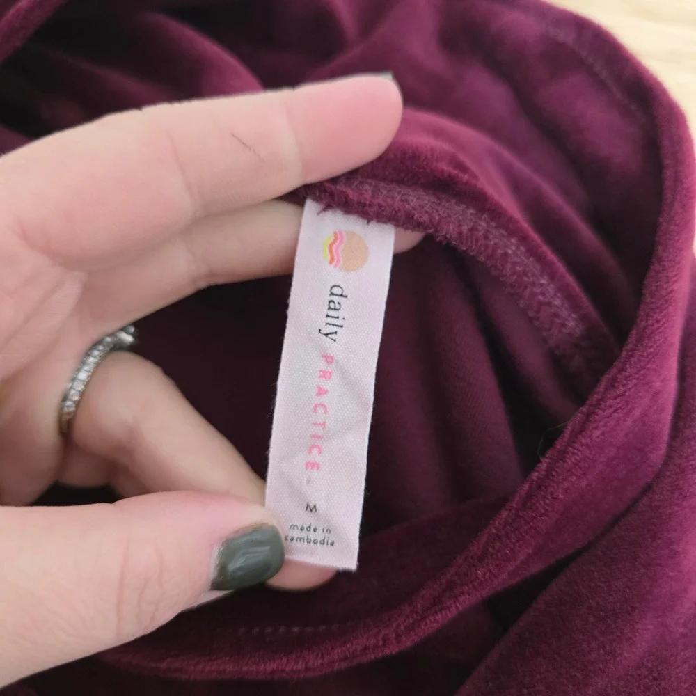 Daily Practice Anthropologie Burgundy‎ Velvet Cowl Neck Sweatshirt Womens Medium